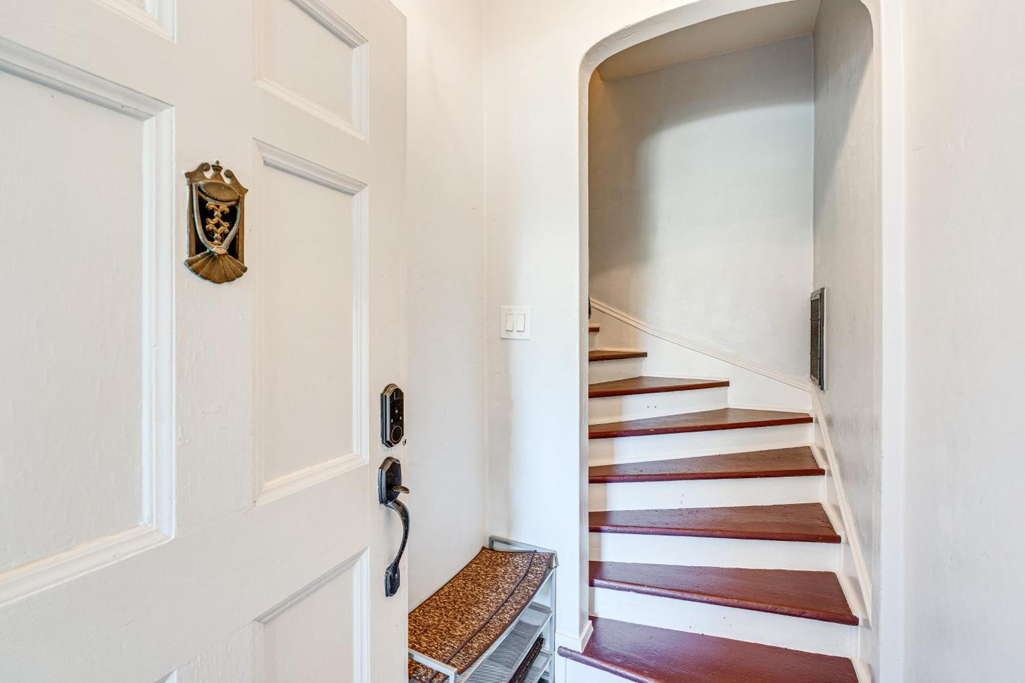 Bright Woodland Apartment Walk To Main Street Exterior photo