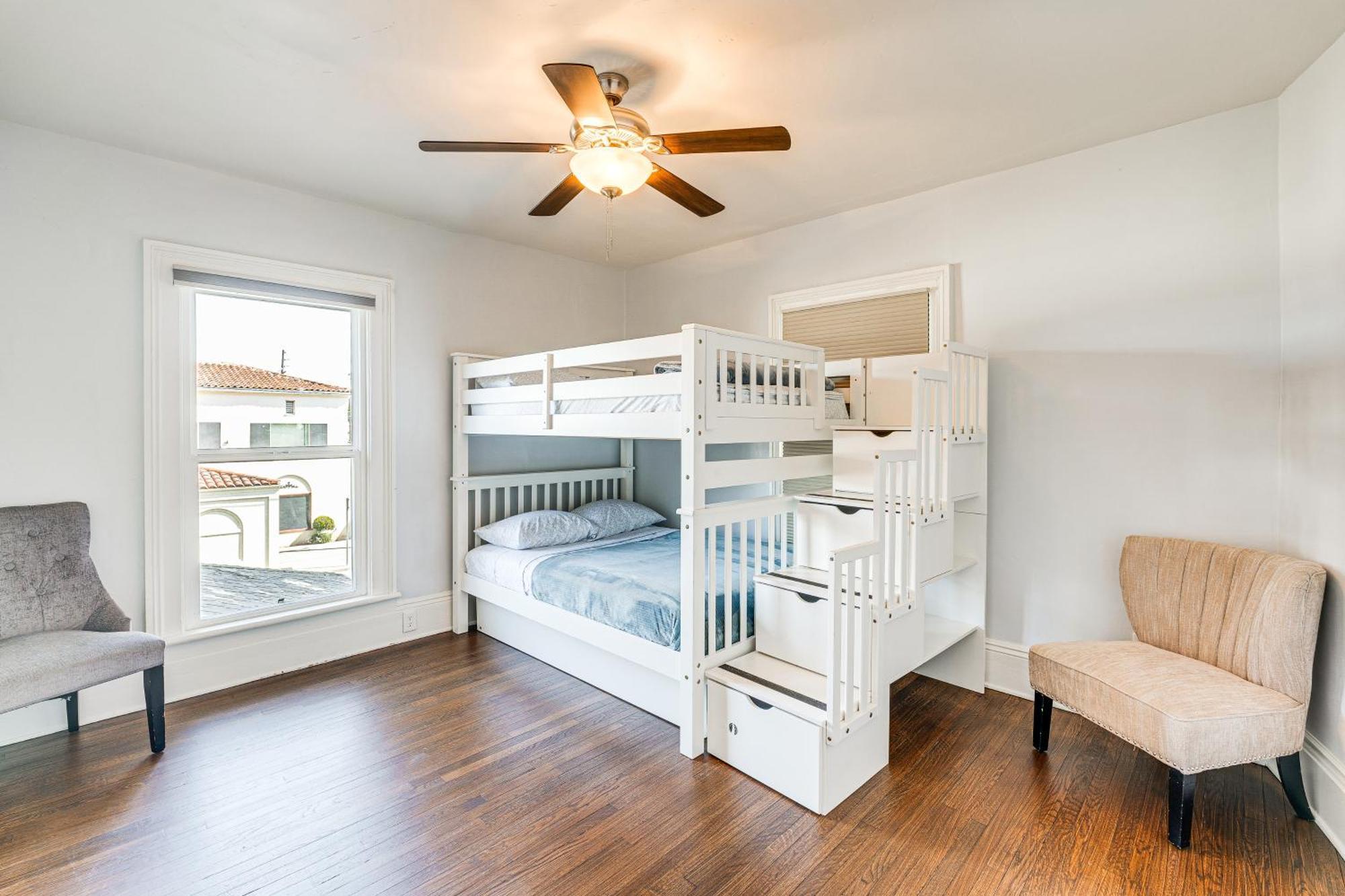 Bright Woodland Apartment Walk To Main Street Exterior photo
