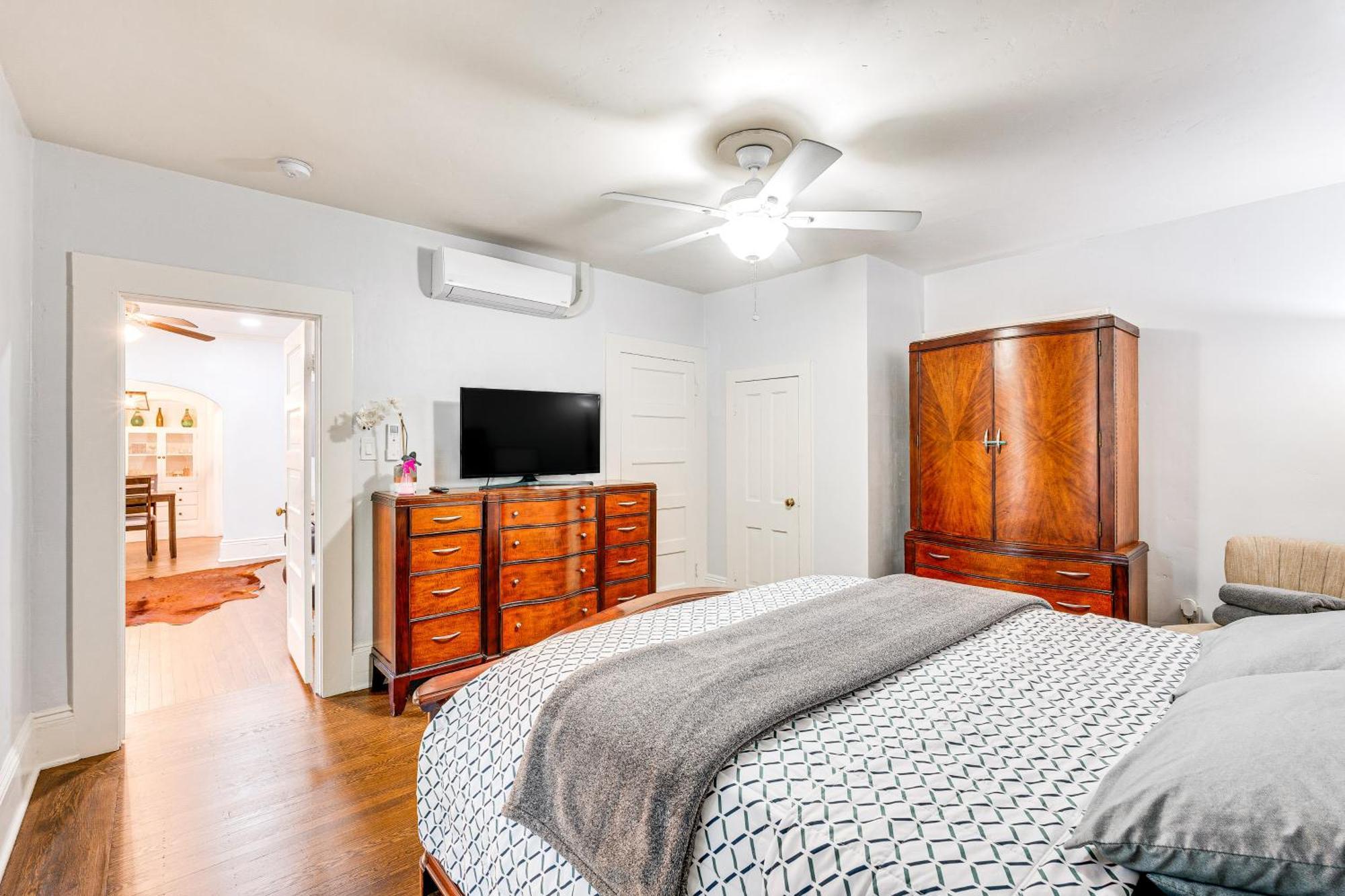 Bright Woodland Apartment Walk To Main Street Exterior photo