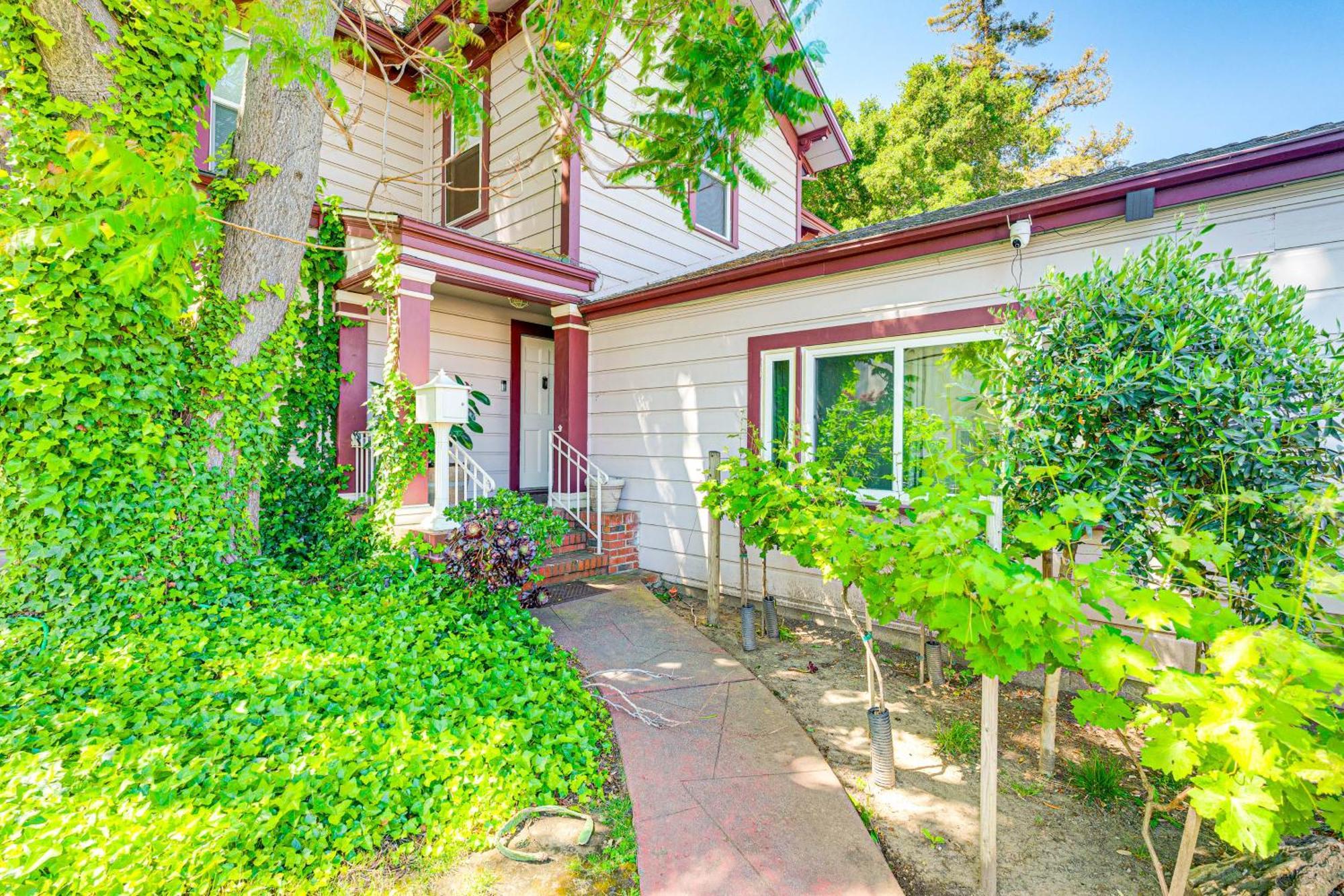 Bright Woodland Apartment Walk To Main Street Exterior photo