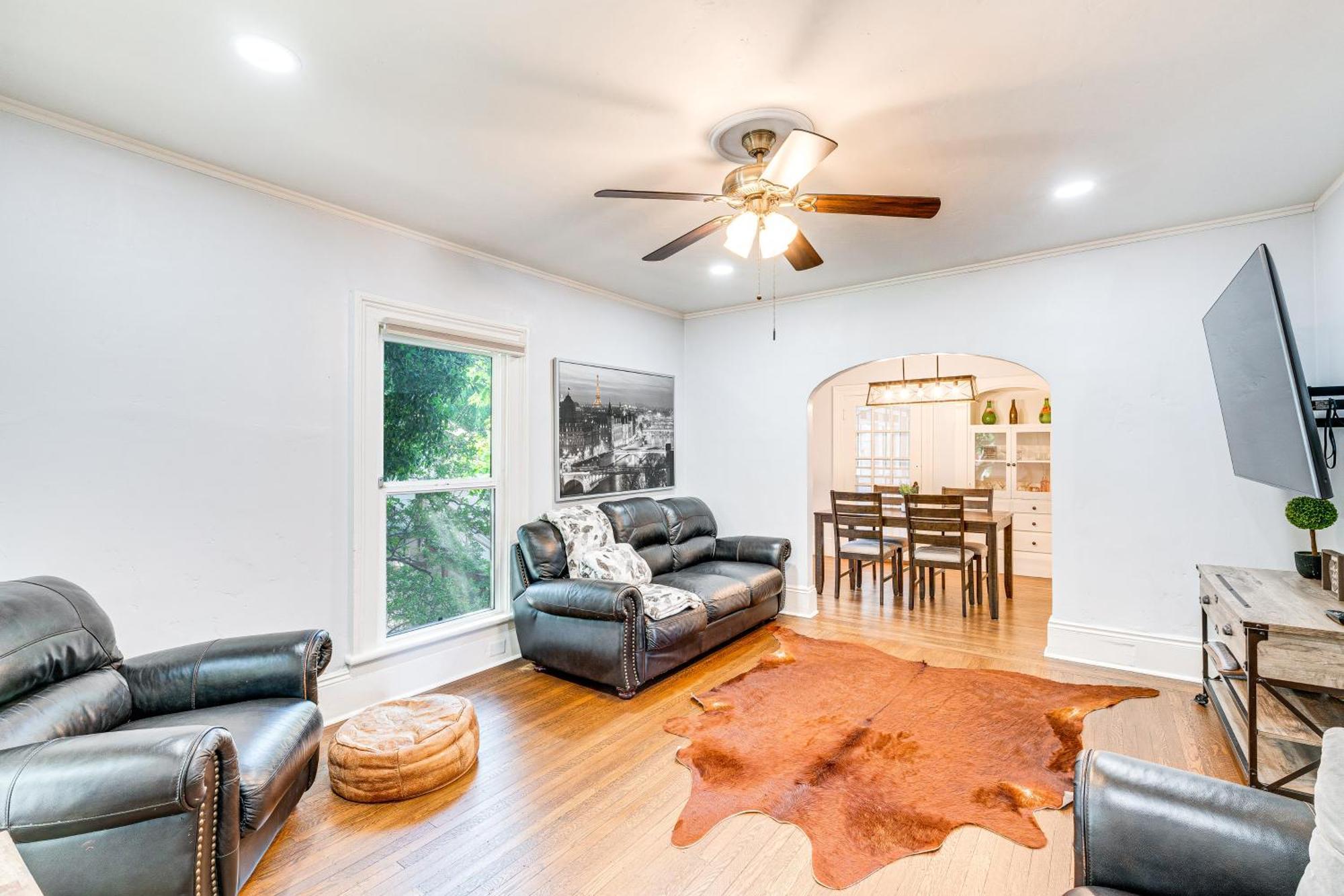 Bright Woodland Apartment Walk To Main Street Exterior photo